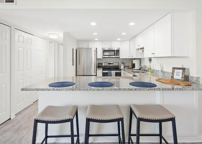 Ferienhaus Stunning Ocean Front 2 Bedroom Quay With Indoor Pool! *