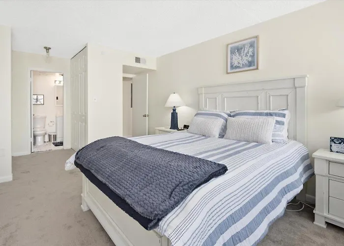 Stunning Ocean Front 2 Bedroom Quay With Indoor Pool! *