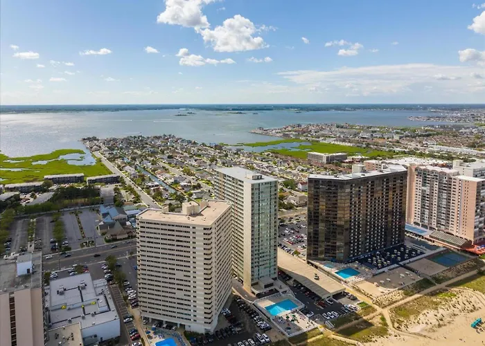Stunning Ocean Front 2 Bedroom Quay With Indoor Pool! *